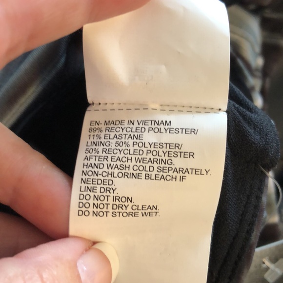 Nike Ladies Tank Top Size Lg. Black Grey White NWT - Picture 10 of 10